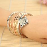 010 Relógio Analógico com pulseira dourada